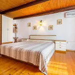 House Mladen * Μεντουλίν