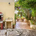 House Mladen Μεντουλίν