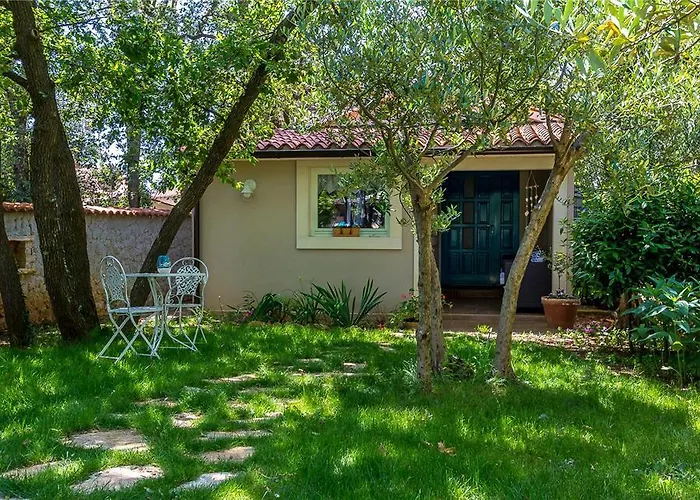 House Mladen Nyaraló *