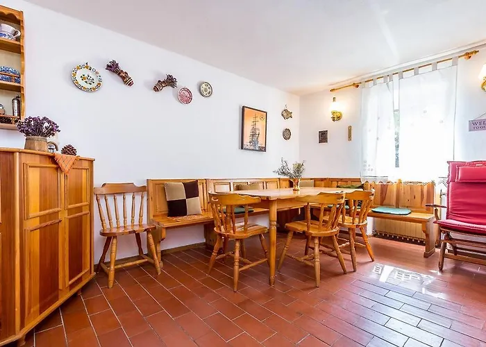 House Mladen Nyaraló