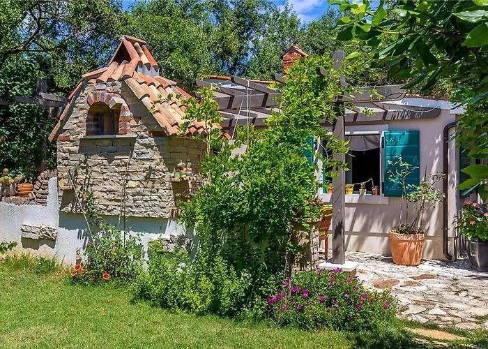 House Mladen Medolino